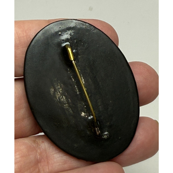 Russian Lacquer Wood Brooch Pin Hand Painted Troika Horse Carriage Scene Folkart - Picture 2 of 3